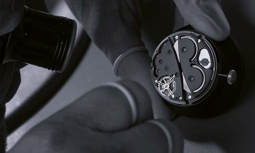 Emmanuel Bouchet Complication One Contrast Black: la deconstrucción del tiempo
