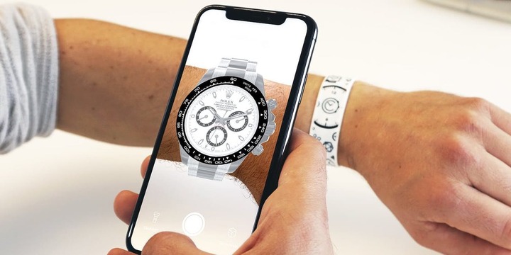 La plataforma de comercio electrónico Chrono24 lanzó su aplicación Virtual Showroom en 2018.