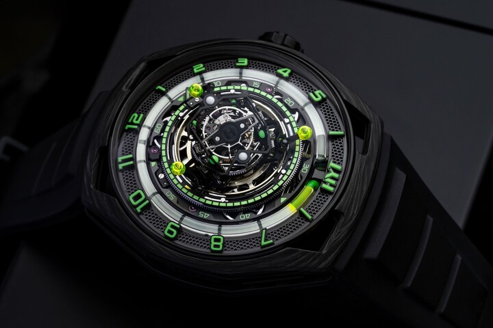 HYT Conical Tourbillon Black Eklipse (2023). El tourbillon cónico completa una rotación cada 30 segundos. Está inspirado en el tourbillon de 1928 del relojero alemán Walter Prendel, también con volante inclinado.