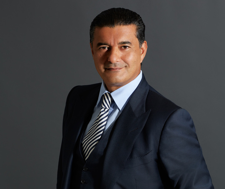 Jacob Arabo fundó su marca de joyería en 1986. Luego lanzó sus primeros relojes en 2001.